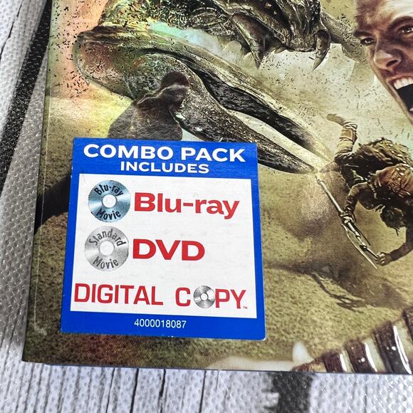 Clash Of The Titans 2010 Blu-Ray With Combo Disc - Picture 7 of 8